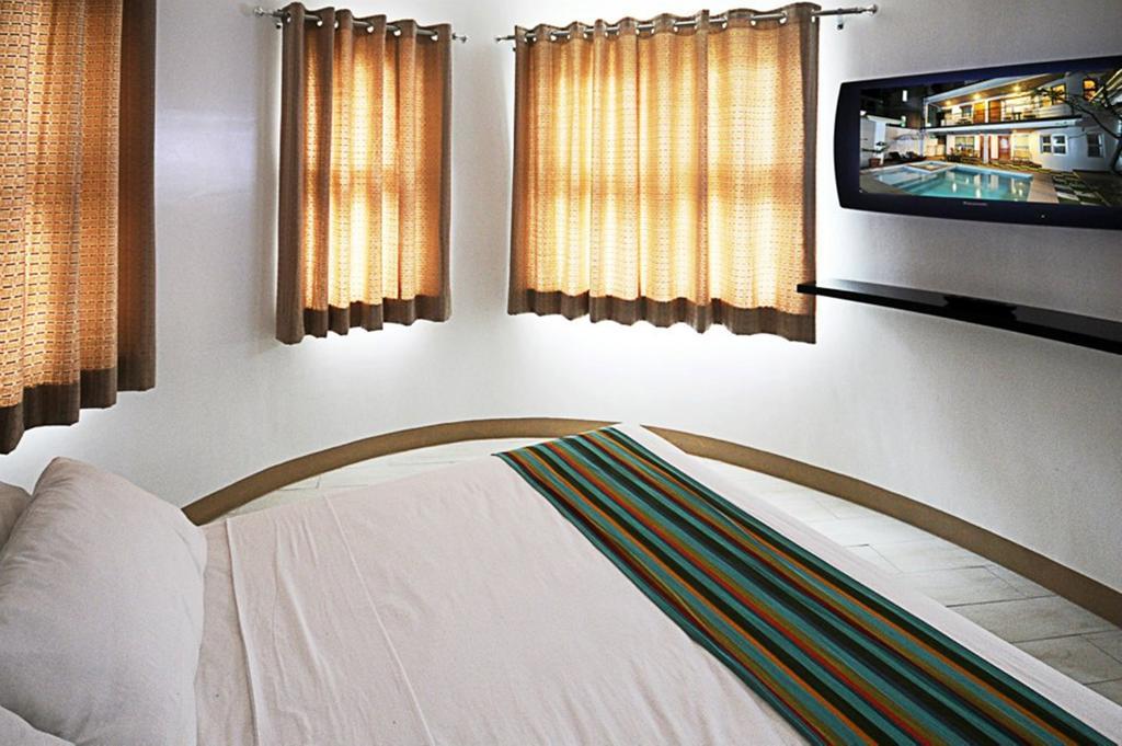 Bluewaves Westcliff Villa Balabag  Rom bilde